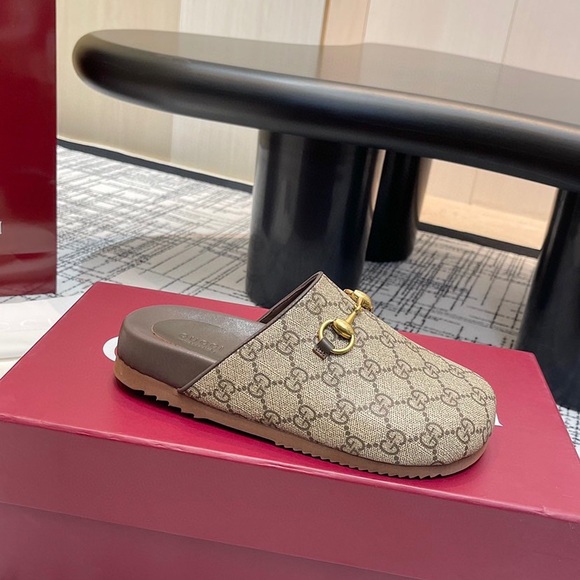 Gucci mule slippers in GG Supreme canvas - Picture 4 of 8